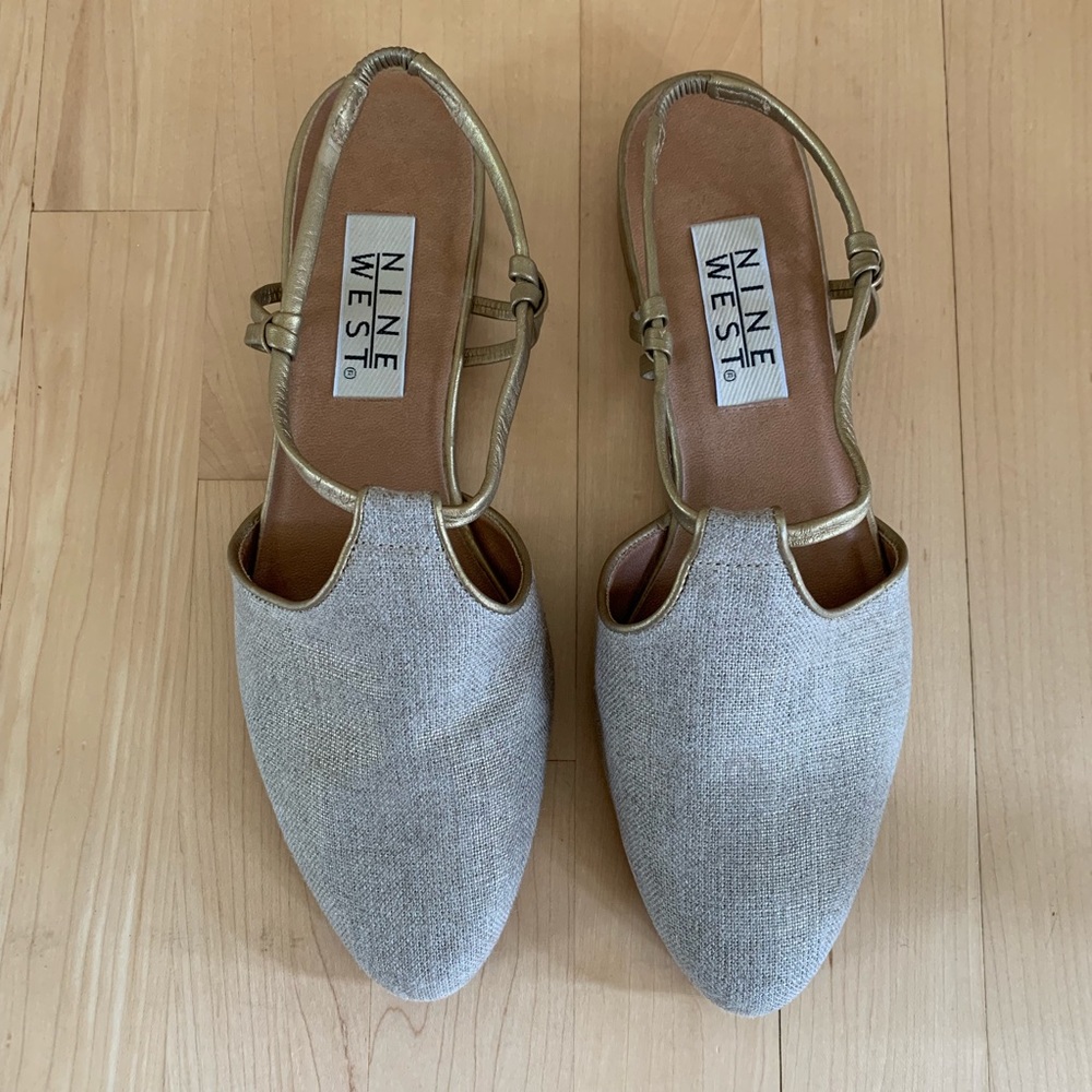 Nine West gold closed toe sandal sz 9